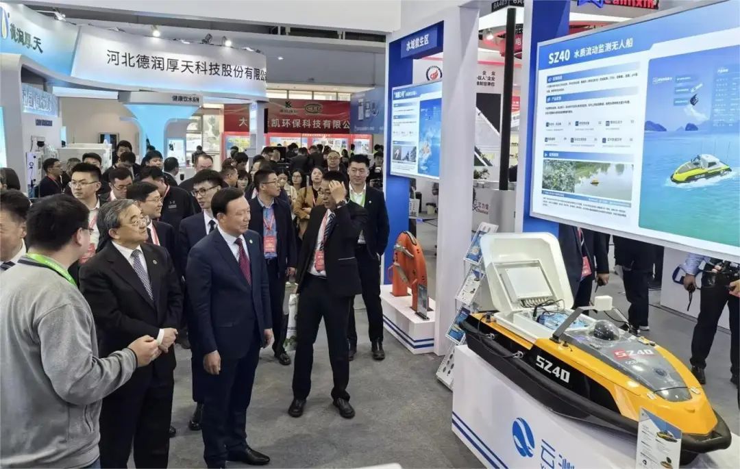 今天第23届中国国际环保展在北京开幕，云洲第6次参加环保展。现场中国气候变化事务特使（原外交部副部长）刘振民到云洲展位参观交流，环保协会郭会长陪同。 (2).jpg